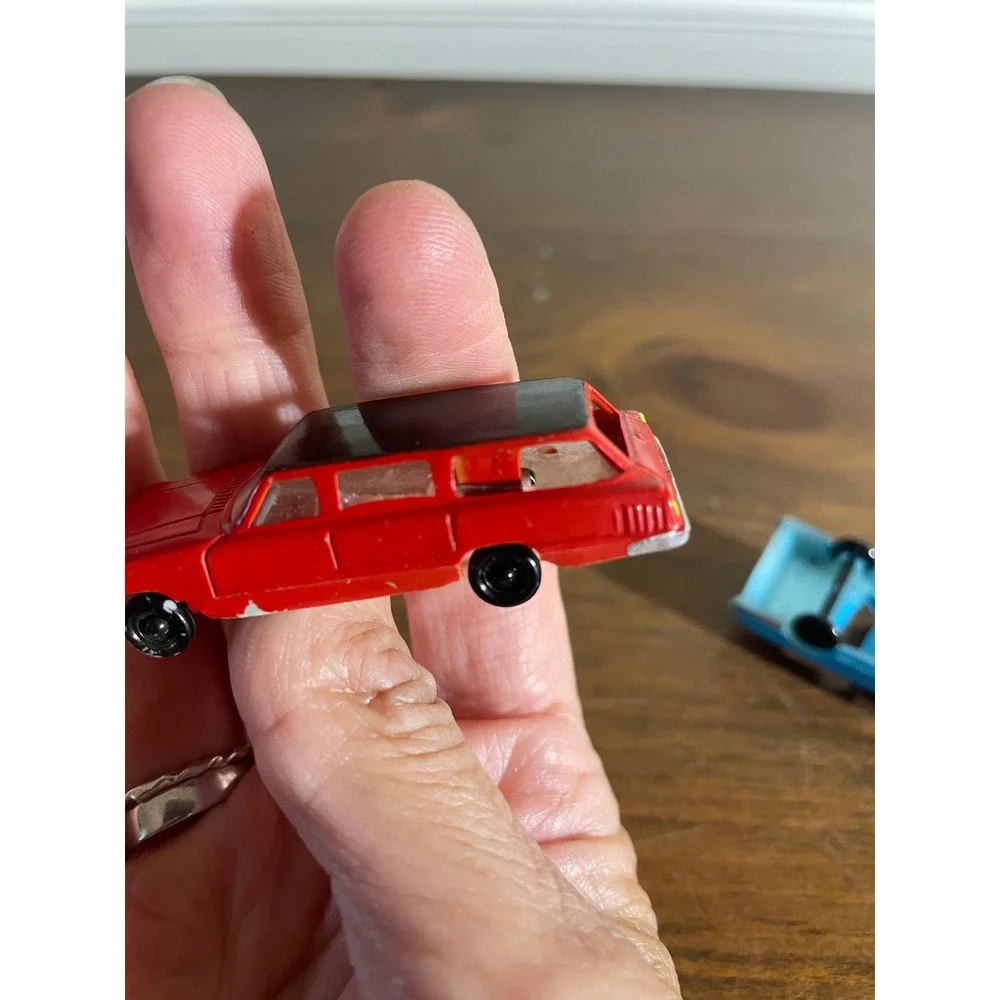 Unbranded vintage plastic
